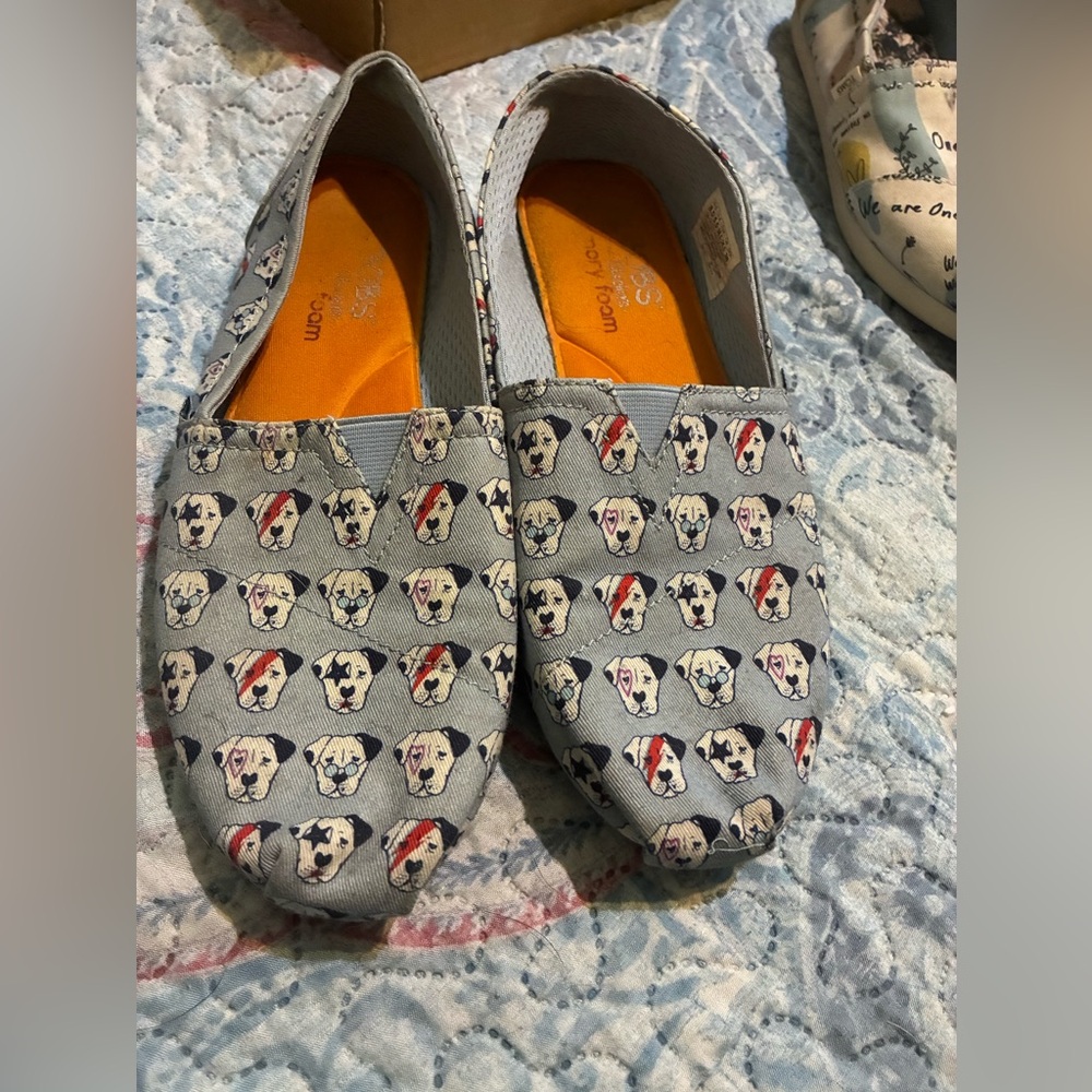 🎉SALE🎉$15 or 3 for $30 🎉🎊Women’s Dog Print Slip-On Shoes